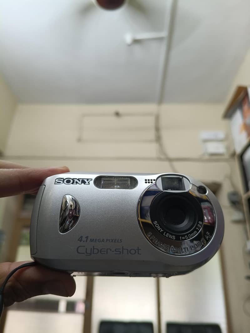 Sony 4.1 Megapixels Digital Camera 6
