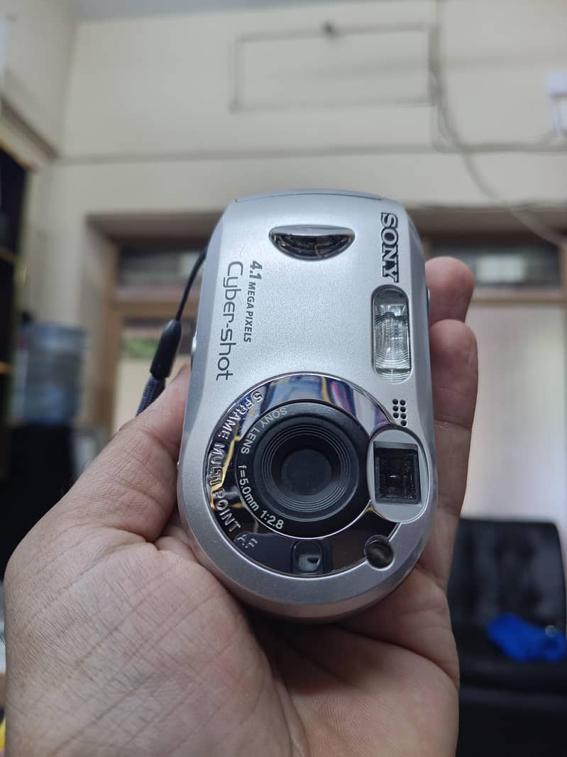 Sony 4.1 Megapixels Digital Camera 7
