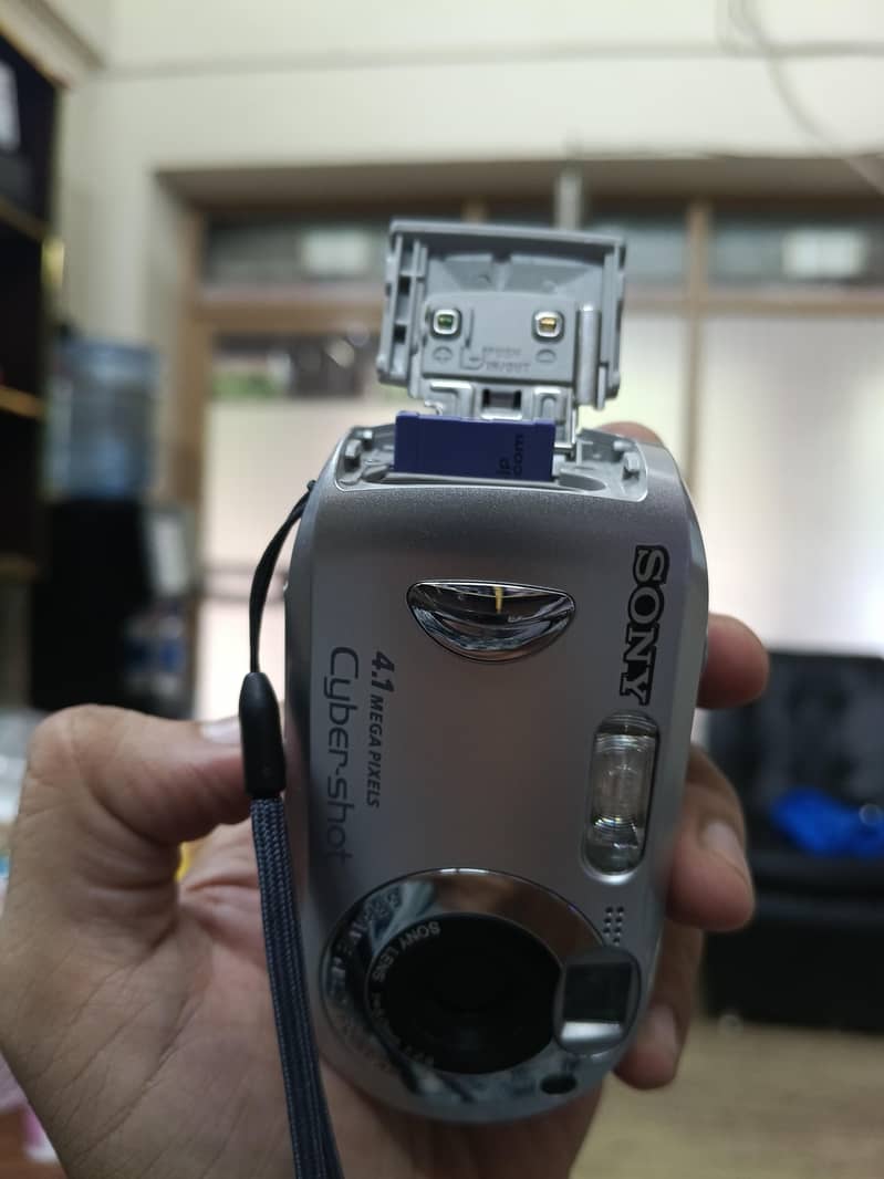 Sony 4.1 Megapixels Digital Camera 8