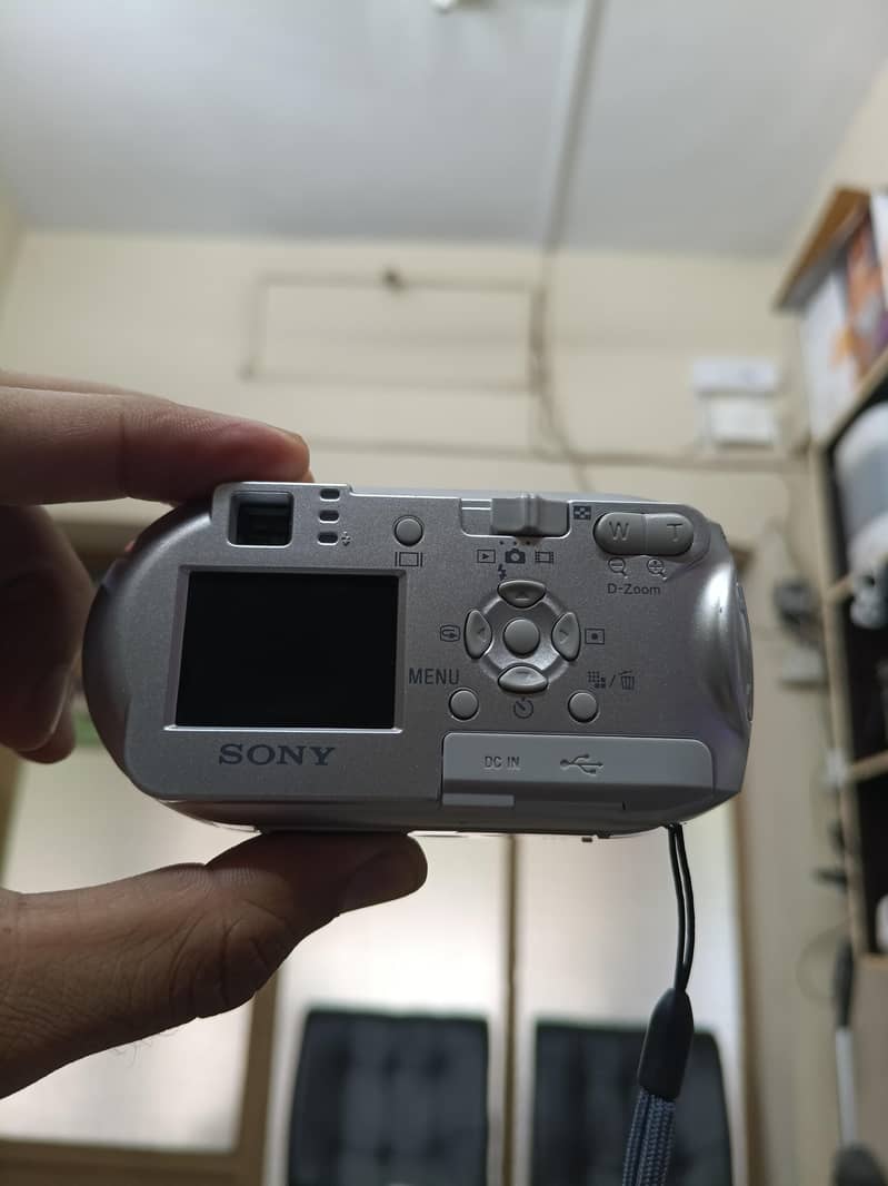 Sony 4.1 Megapixels Digital Camera 9