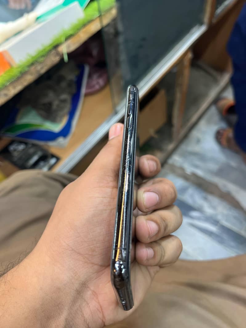 Apple iPhone X 3