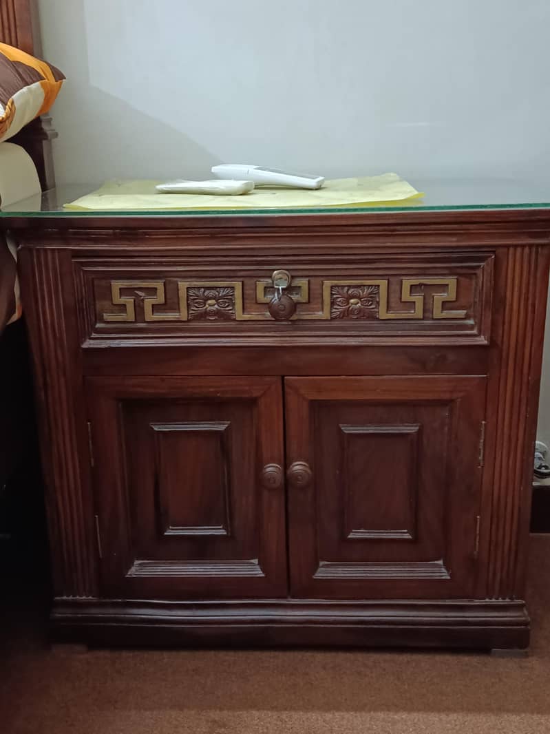 Bed, dressing, side tables 2