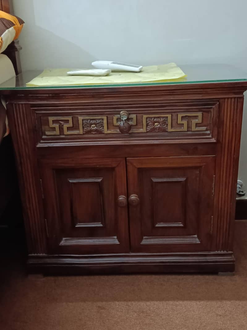Bed, dressing, side tables 3