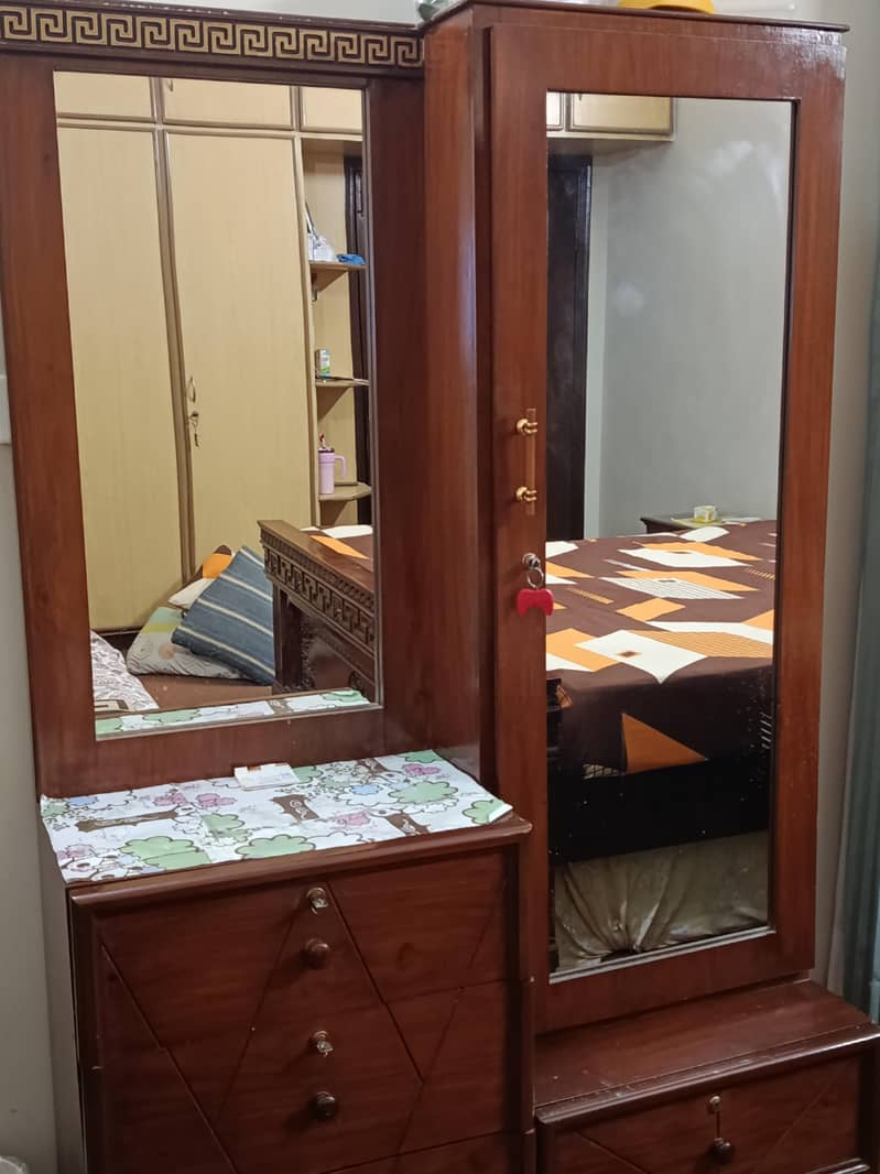 Bed, dressing, side tables 4