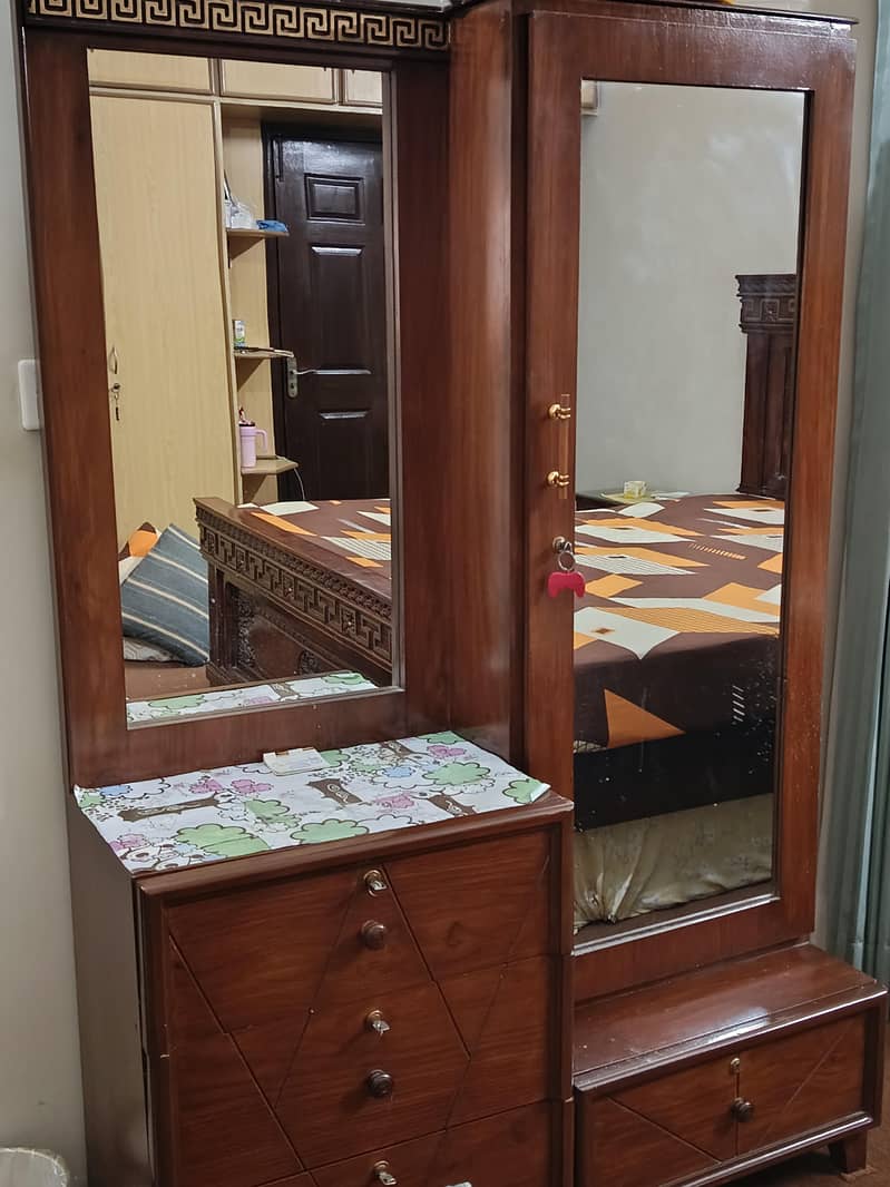Bed, dressing, side tables 5