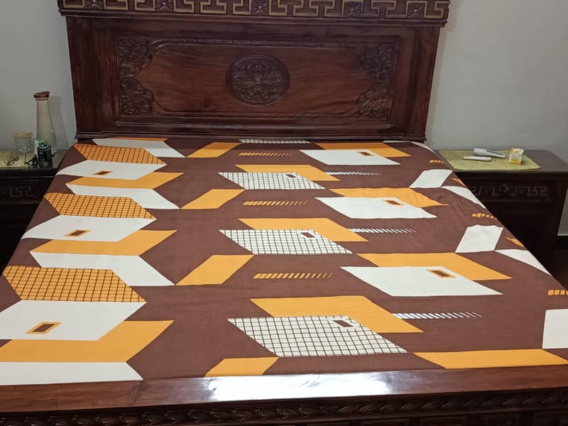 Bed, dressing, side tables 7
