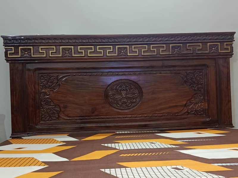 Bed, dressing, side tables 9