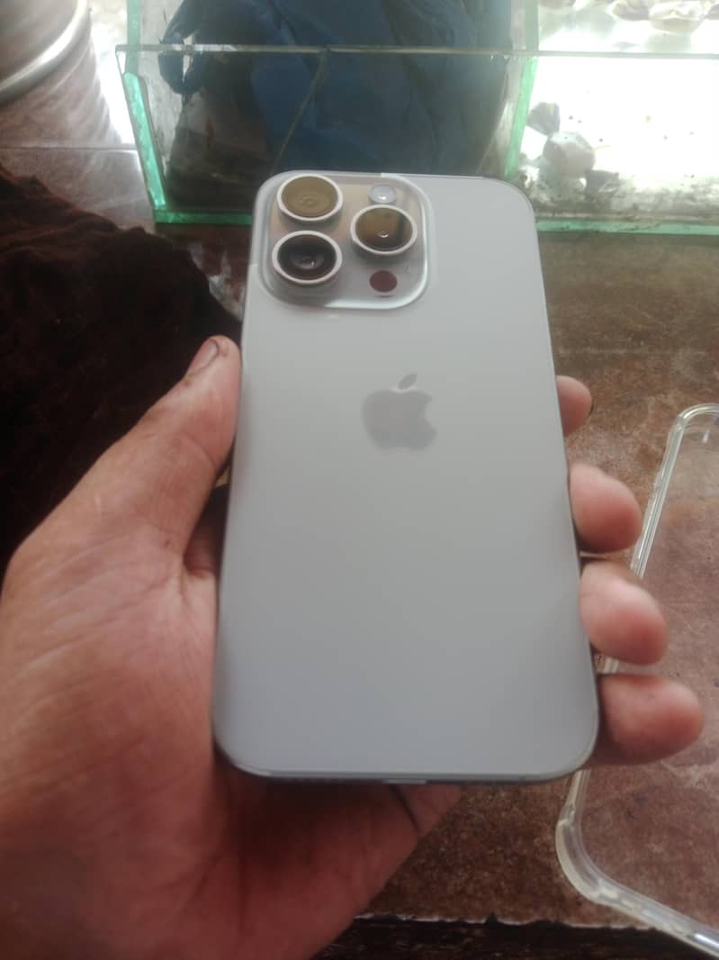Apple iPhone 15 Pro 0