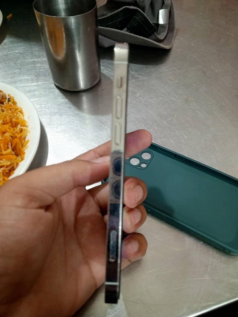 Apple iPhone 12 Pro 3