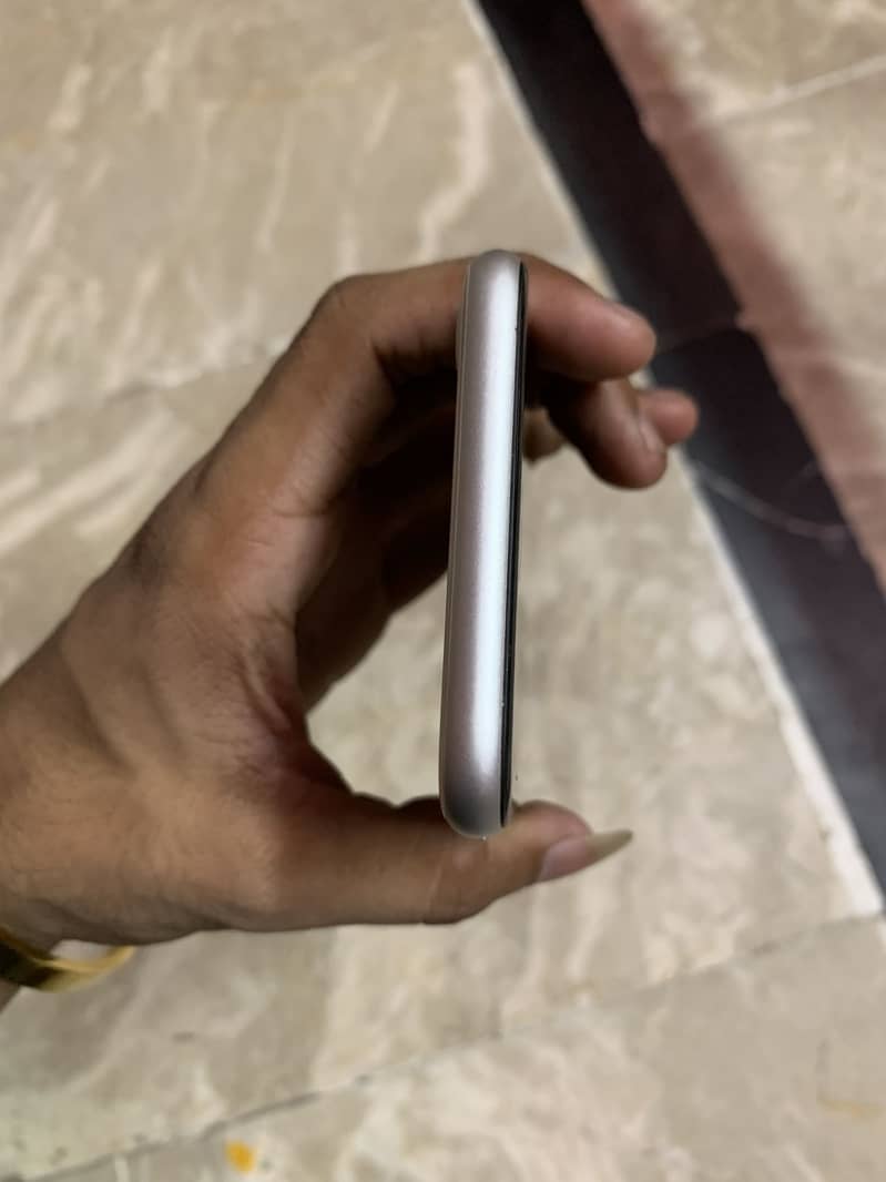 Apple iPhone SE 2020 3