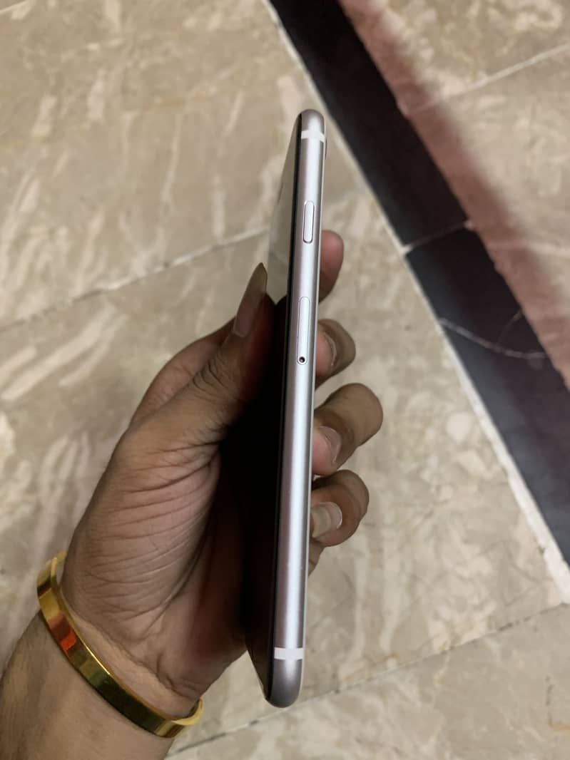 Apple iPhone SE 2020 4