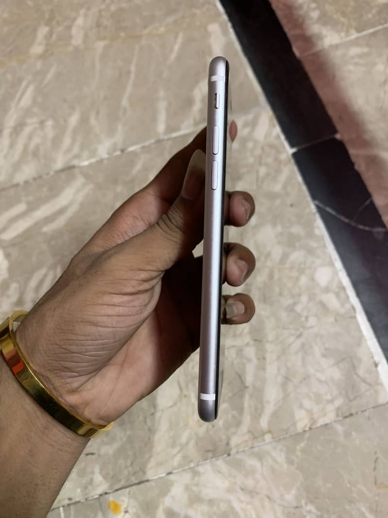 Apple iPhone SE 2020 5