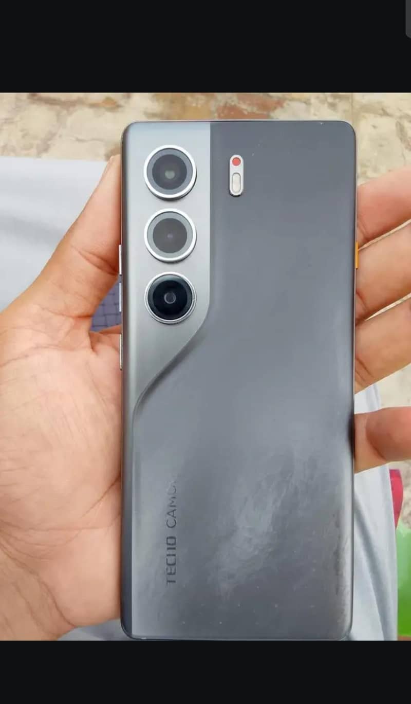 Tecno CAMON 40 Pro 1
