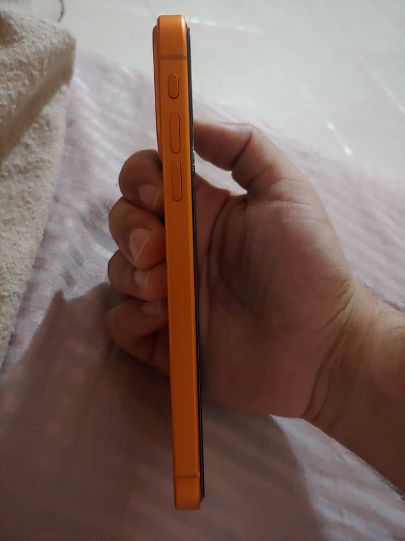 Apple iPhone 11 4