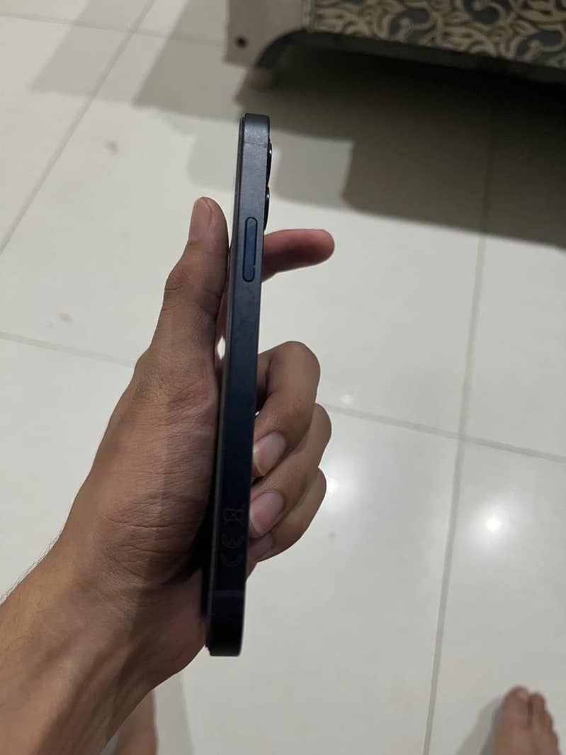 Apple iPhone 12 3