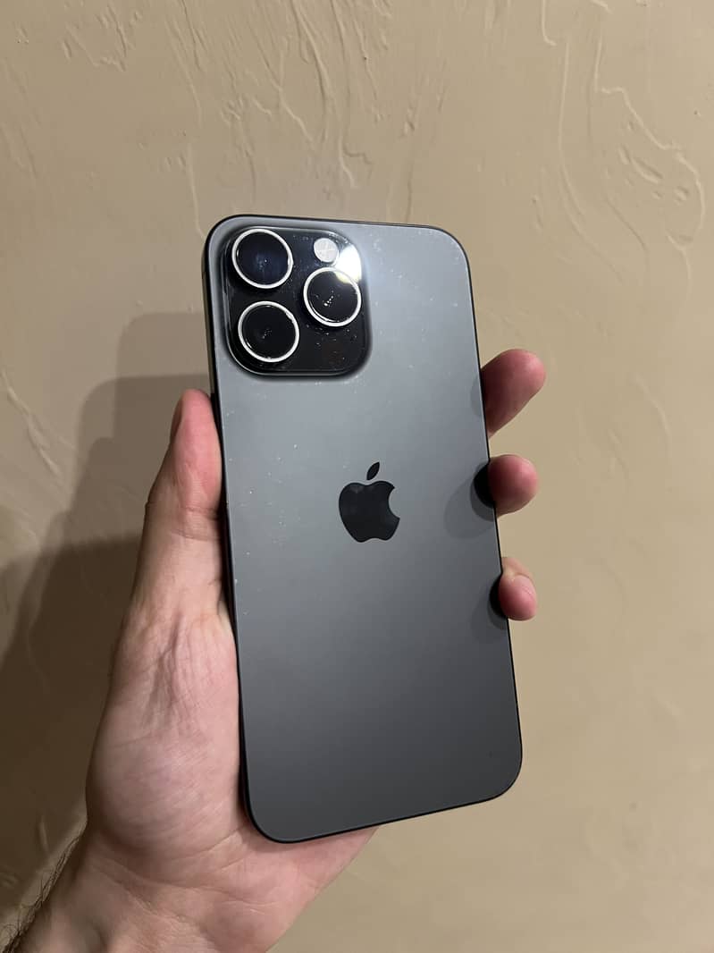 Apple iPhone 15 Pro Max 0