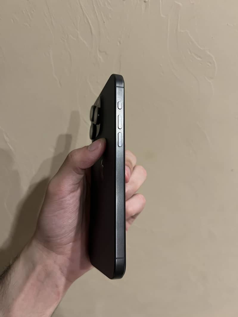 Apple iPhone 15 Pro Max 1