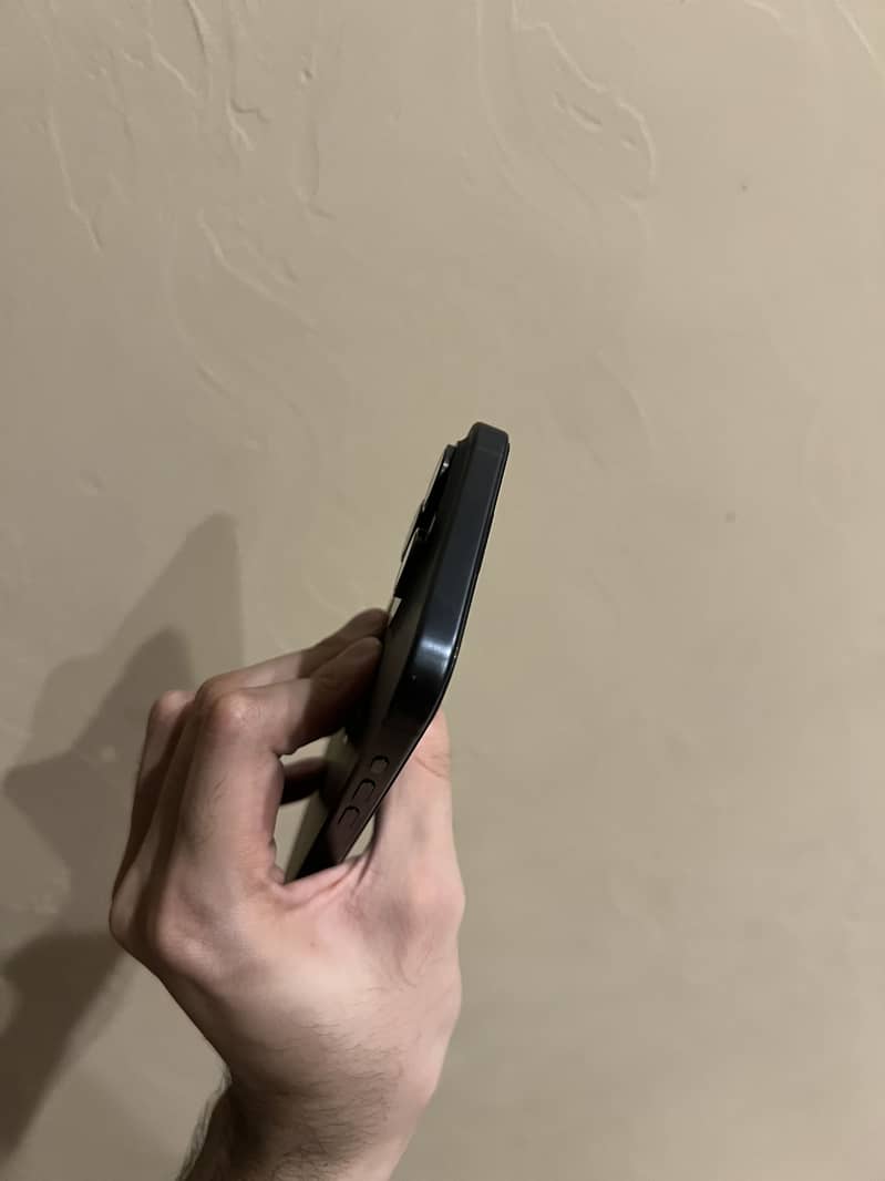 Apple iPhone 15 Pro Max 2