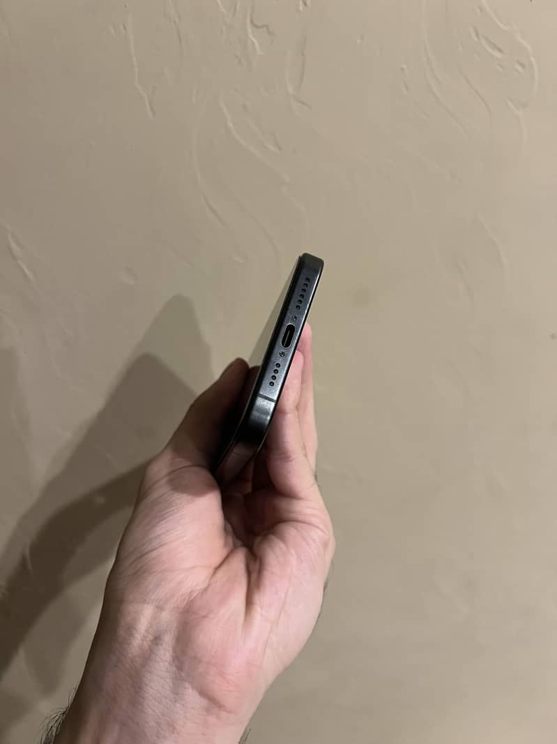 Apple iPhone 15 Pro Max 3