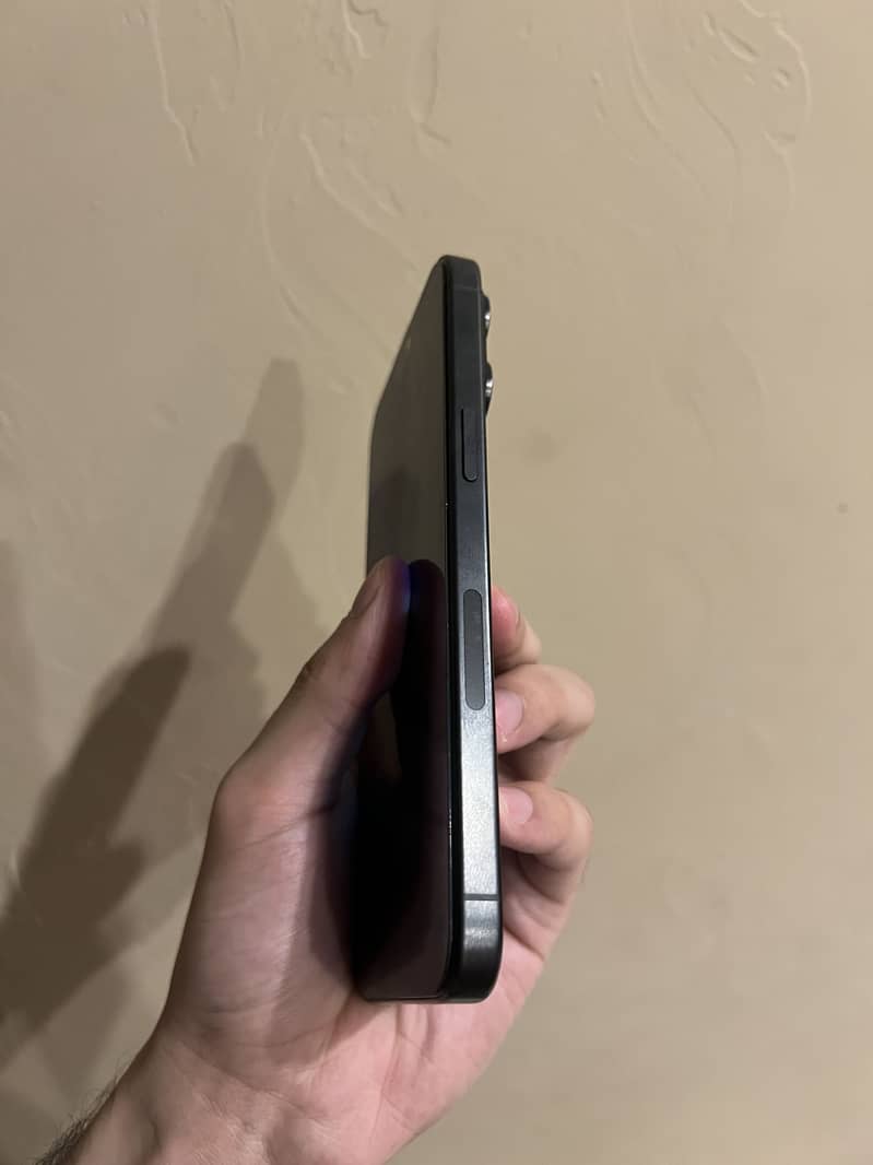 Apple iPhone 15 Pro Max 5
