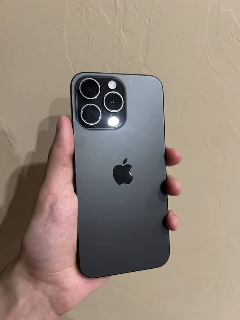 Apple iPhone 15 Pro Max 6