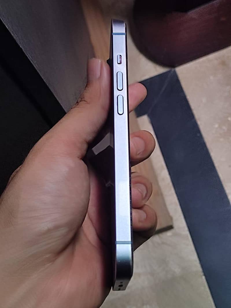 Apple iPhone 14 4