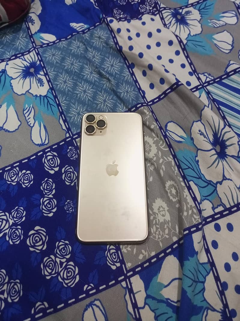 Apple iPhone 11 Pro Max 4