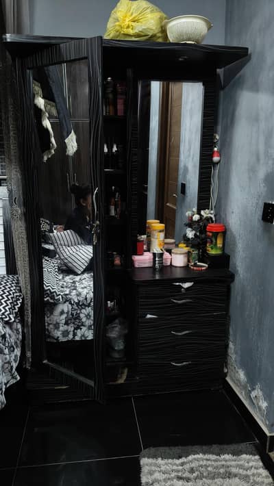 dressing table