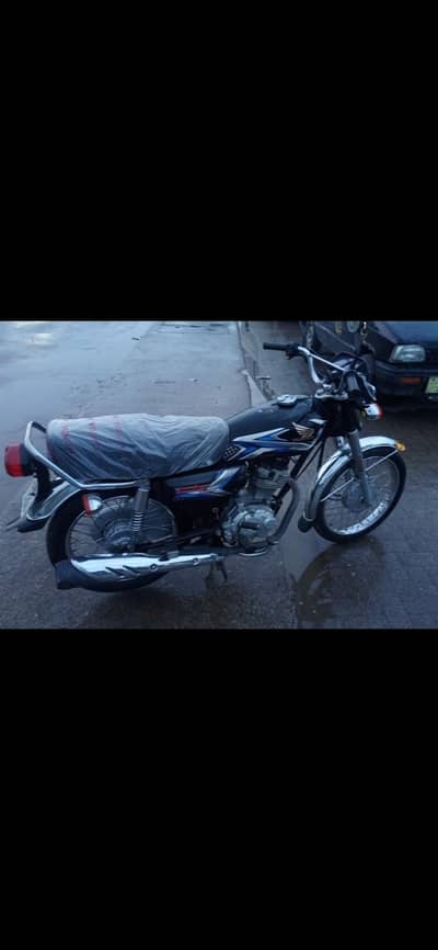 sale my urgent bike honda 125. . . 2024/2025 model