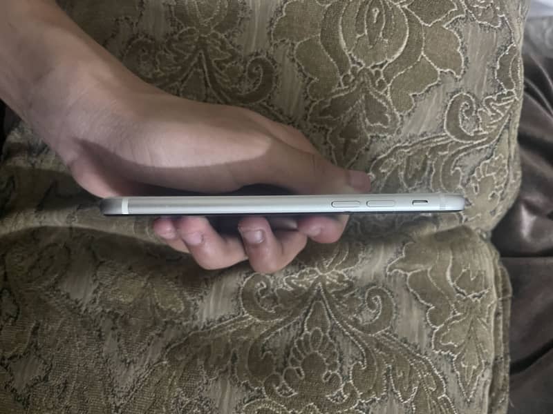 Apple iPhone SE 6