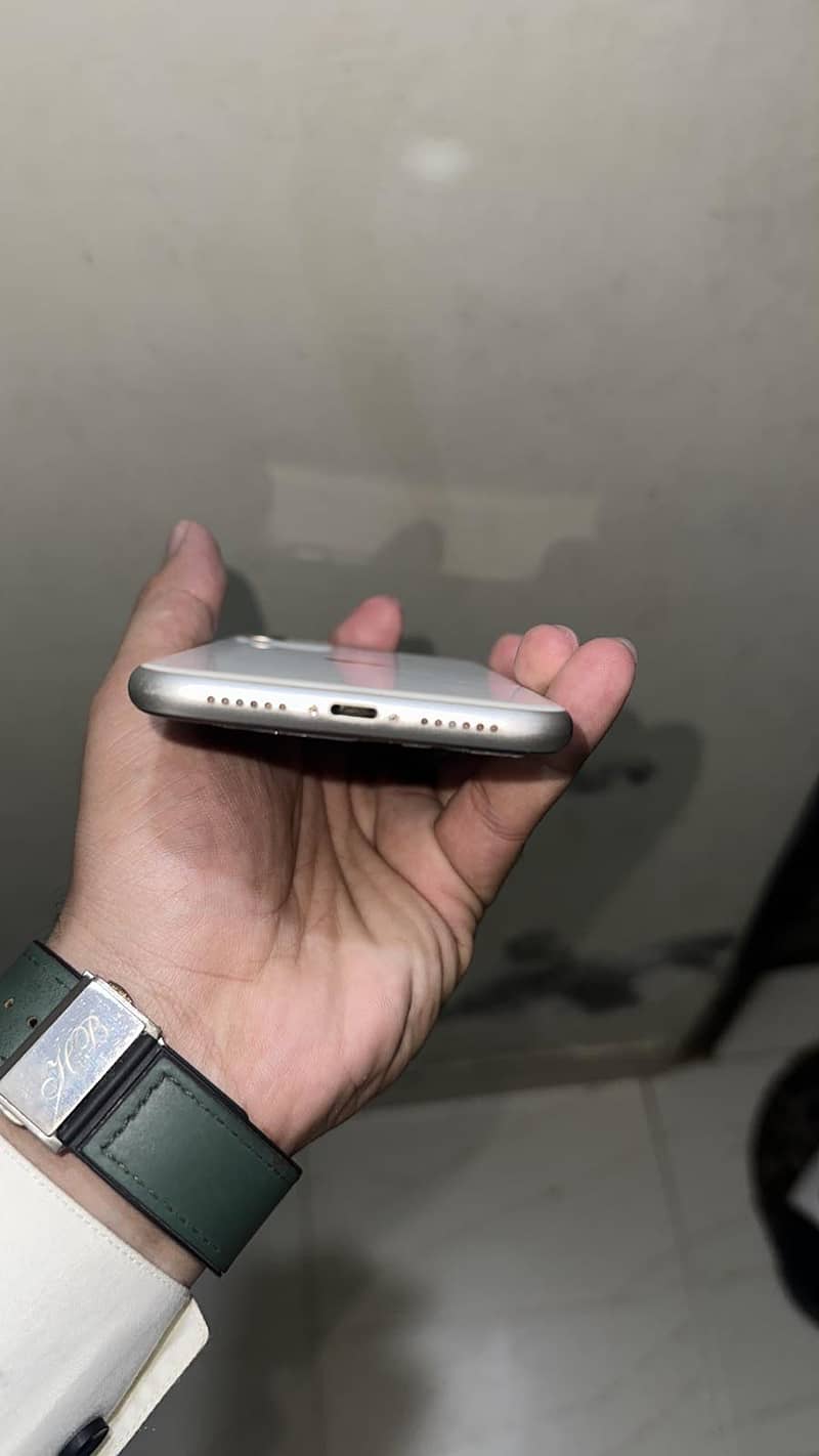 Apple iPhone 11 3