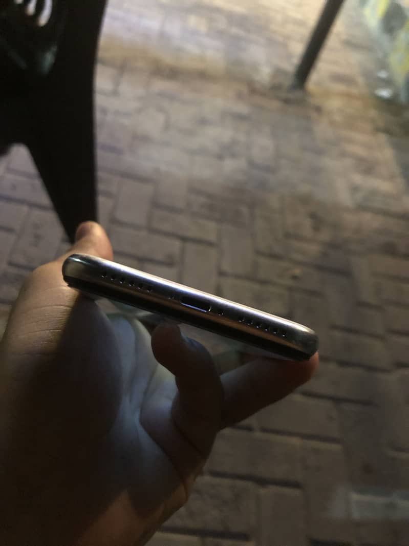 Apple iPhone X 3