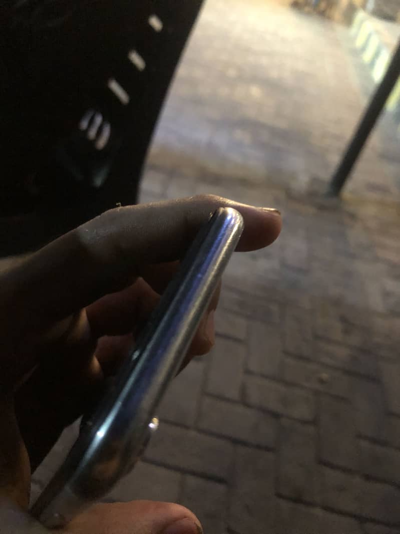 Apple iPhone X 4