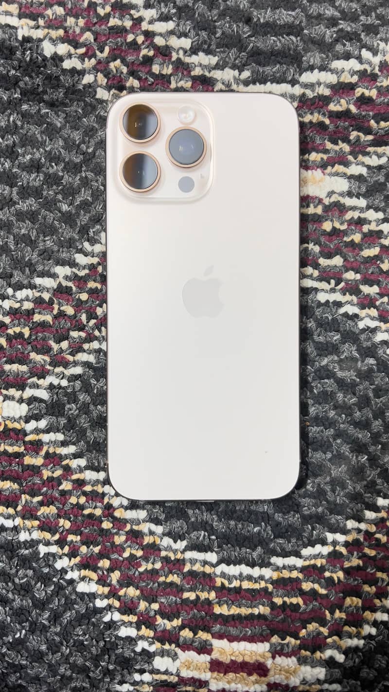 Apple iPhone 16 Pro Max 1