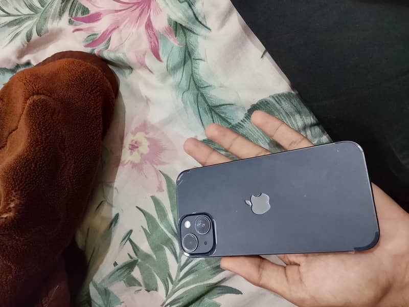 Apple iPhone 13 2