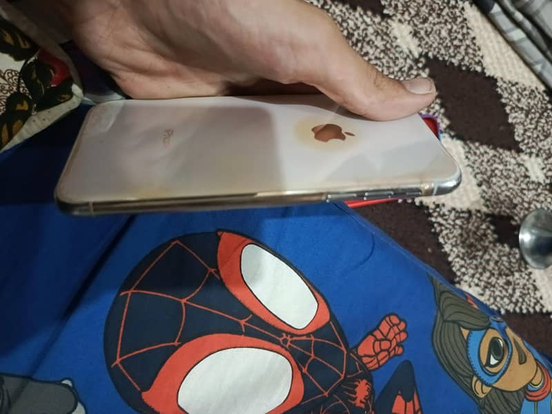 Apple iPhone X 3