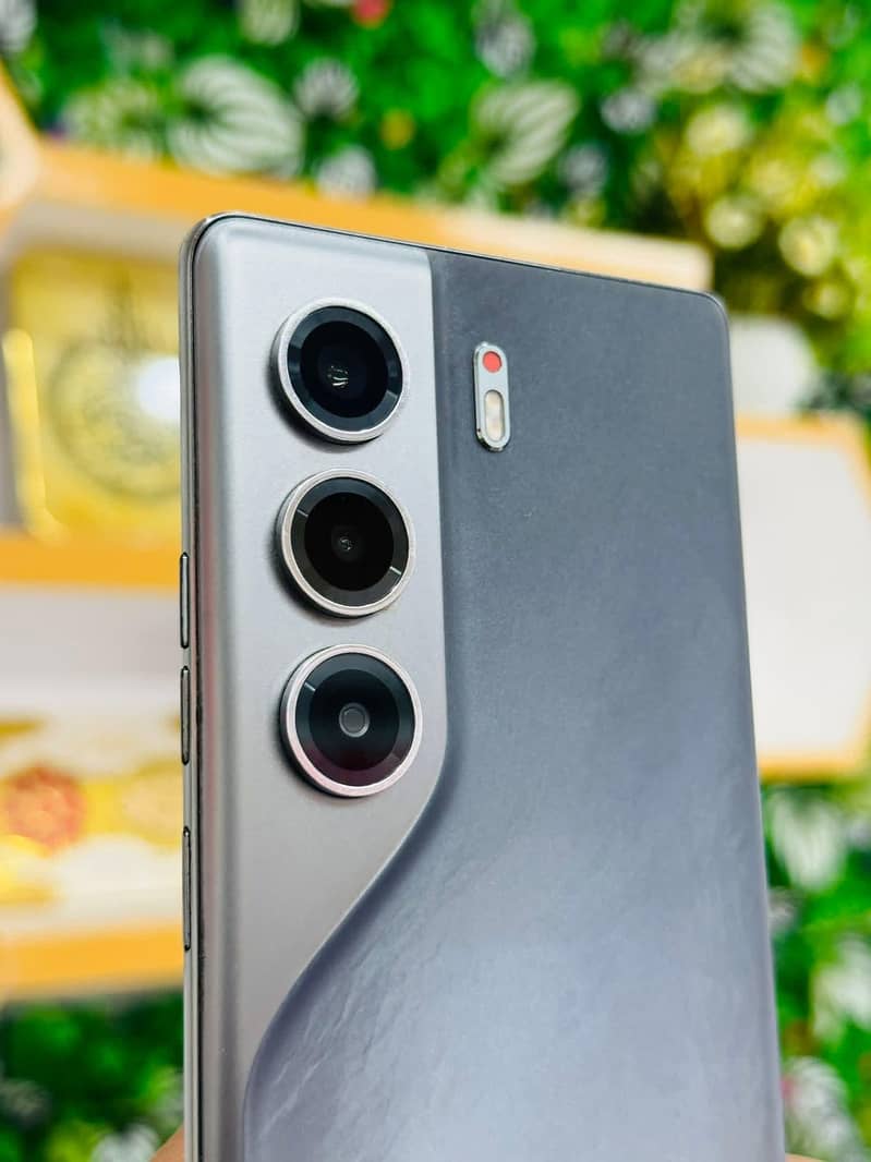 Tecno CAMON 40 Pro 1