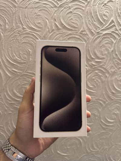 Apple iPhone 15 Pro Max box pack