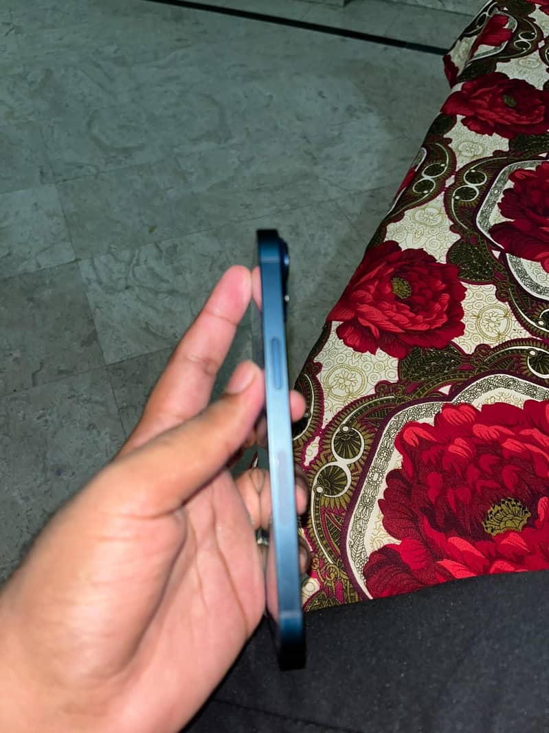 Apple iPhone 14 3
