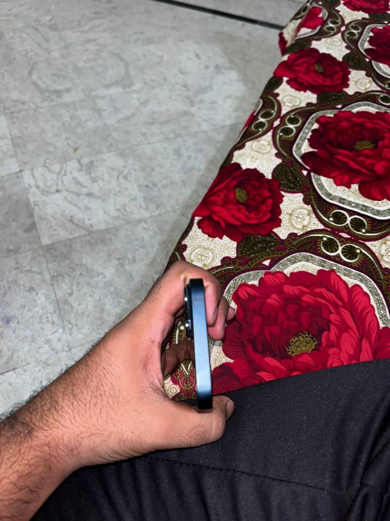 Apple iPhone 14 4