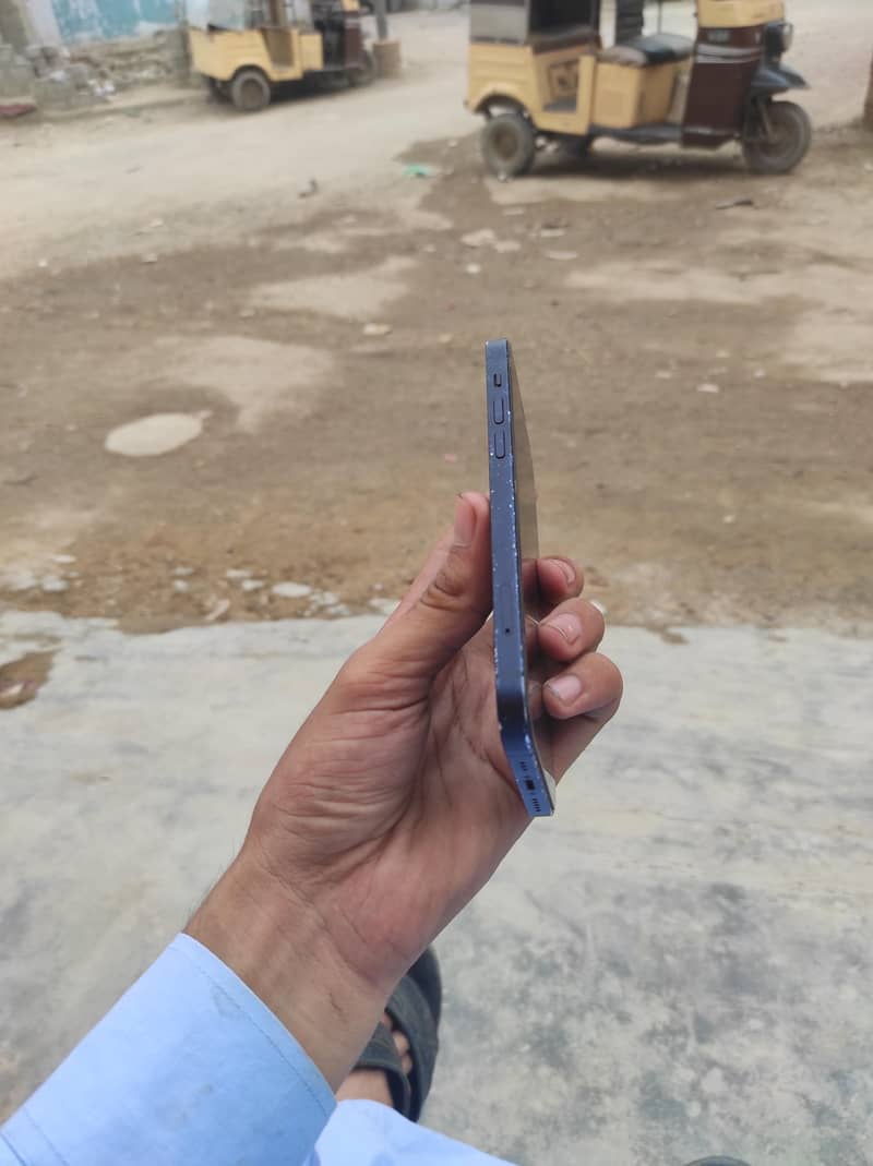 Apple iPhone 12 3