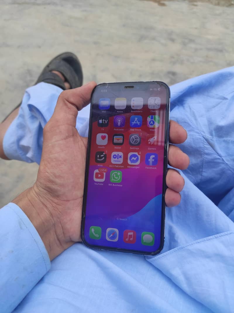 Apple iPhone 12 4