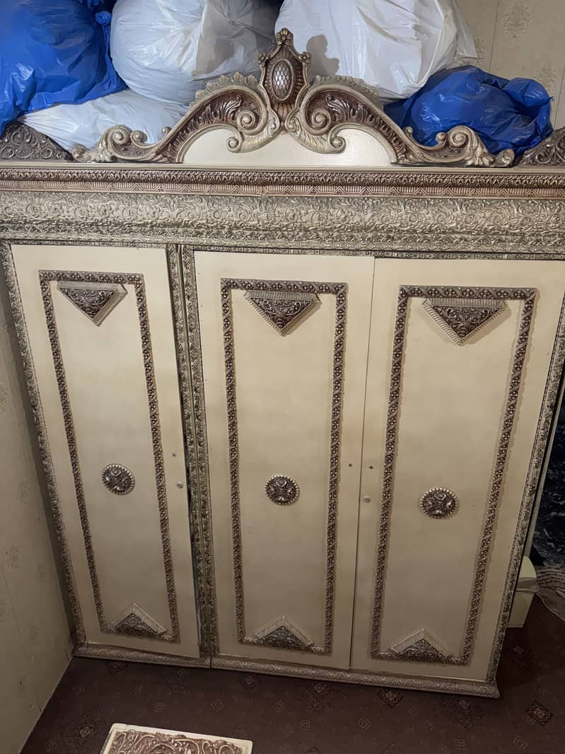 – Bed, Dressing Table, Showcase, Wardrobe 2