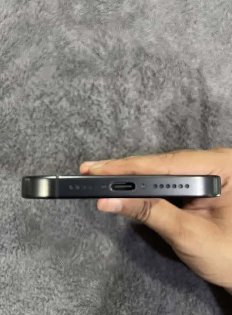 iPhone 15 Pro Max 1
