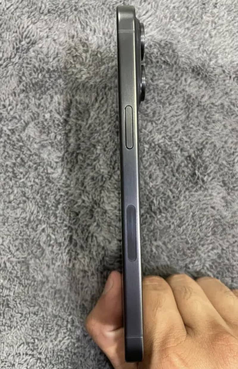iPhone 15 Pro Max 3