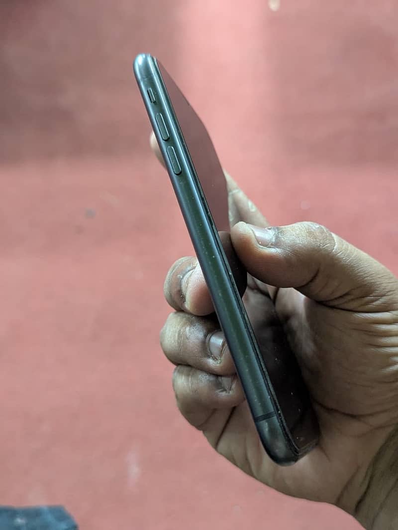 Apple iPhone 11 3
