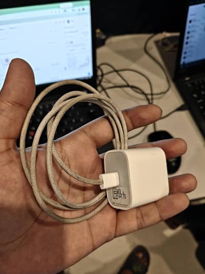 20W Genuine Apple Adaptor & Type C-C Cable