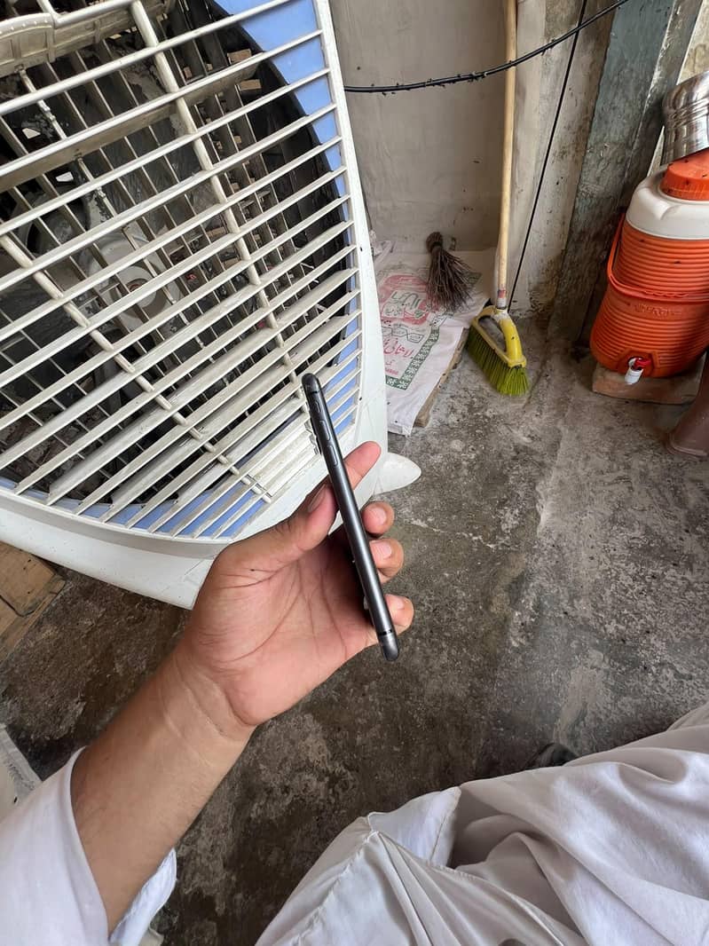 iPhone 11 3