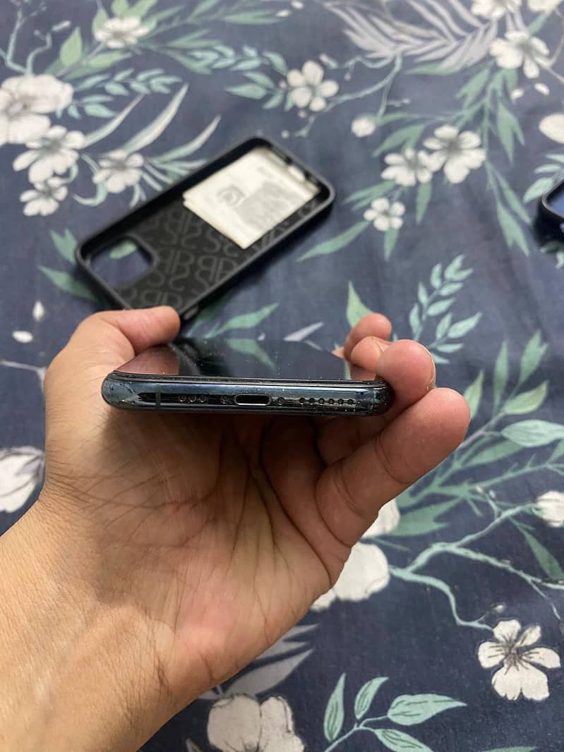 Apple iPhone 11 Pro 3