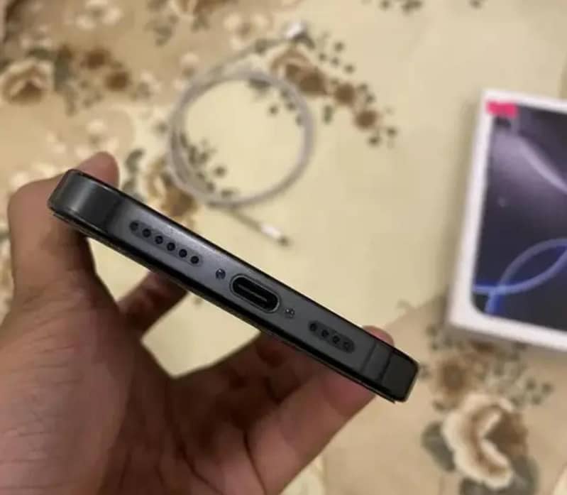 iphone 16 pro max 2